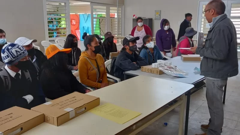 Entregaron computadoras a estudiantes de Abra Pampa