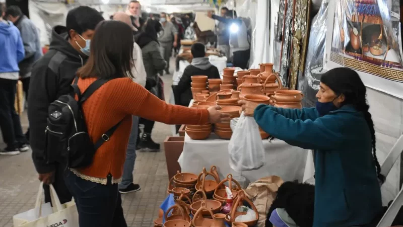 Continúa con éxito la 1° Feria Provincial del Mercado Artesanal