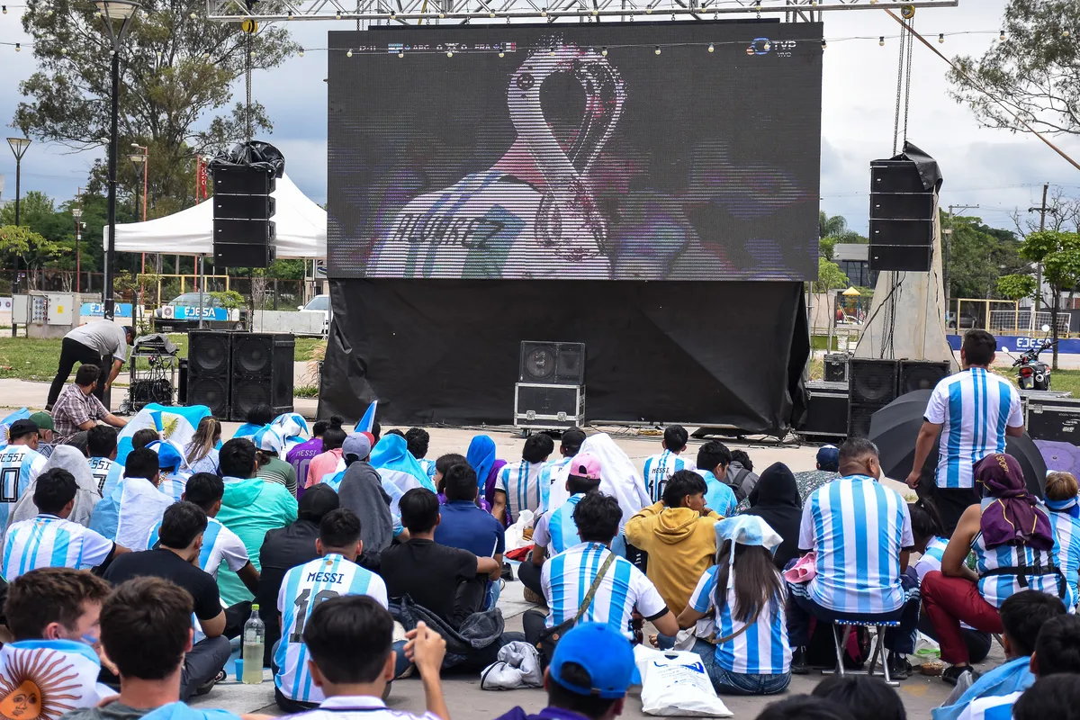 Festejos en Ciudad Cultural y Plaza Belgrano. Argentina Campeón Mundial: incontenible alegría en Jujuy