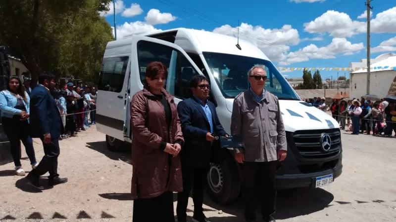 El Gobierno Provincial entregó una Trafic al pueblo de El Aguilar en el día de su patrona