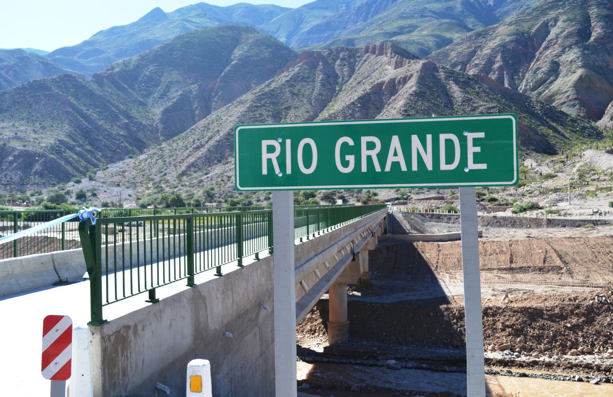 Purmamarca: está abierto al tránsito el nuevo puente sobre el Río Grande