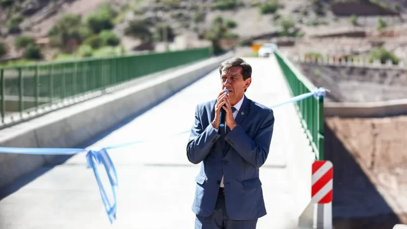 Plan Maestro Jujuy. Carlos Sadir inauguró un puente sobre el Río Grande en Purmamarca