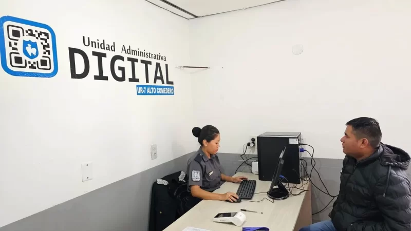 La policía amplía sus servicios de trámites digitales en la Quebrada